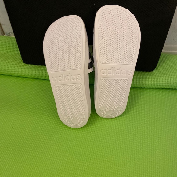 Adilette slide - Picture 4 of 6